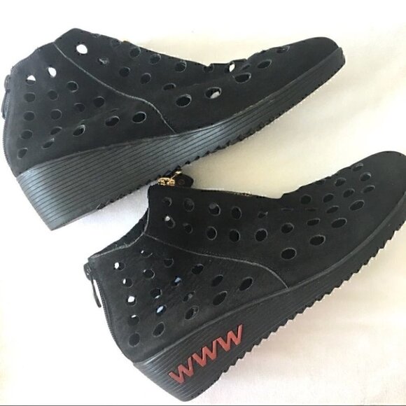 Black Wedged Shoes Size  6 - Picture 2 of 6